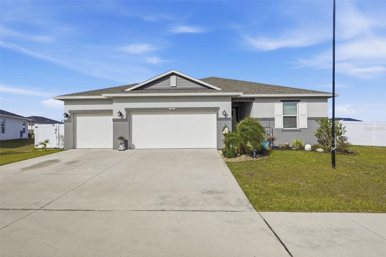 2201 Gladiolus Ln Ln., Mascotte, FL 34753