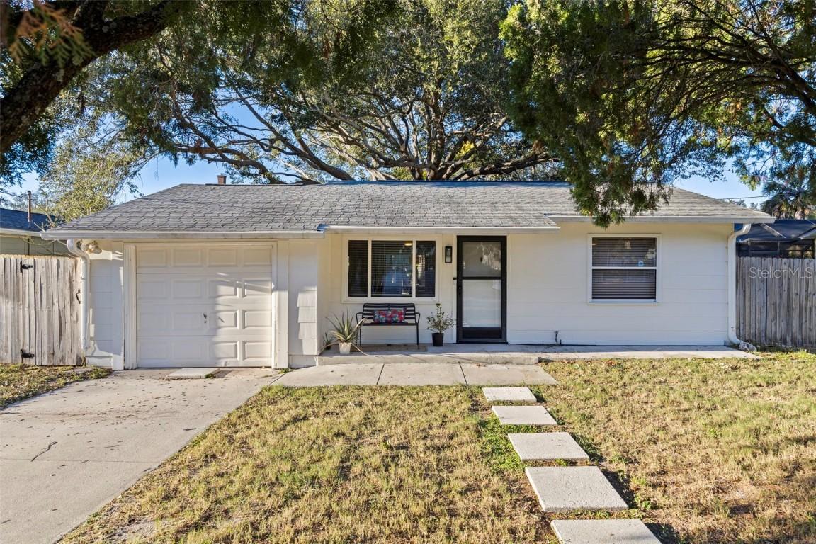 129 NW Lincoln Cir., St Petersburg, FL 33702