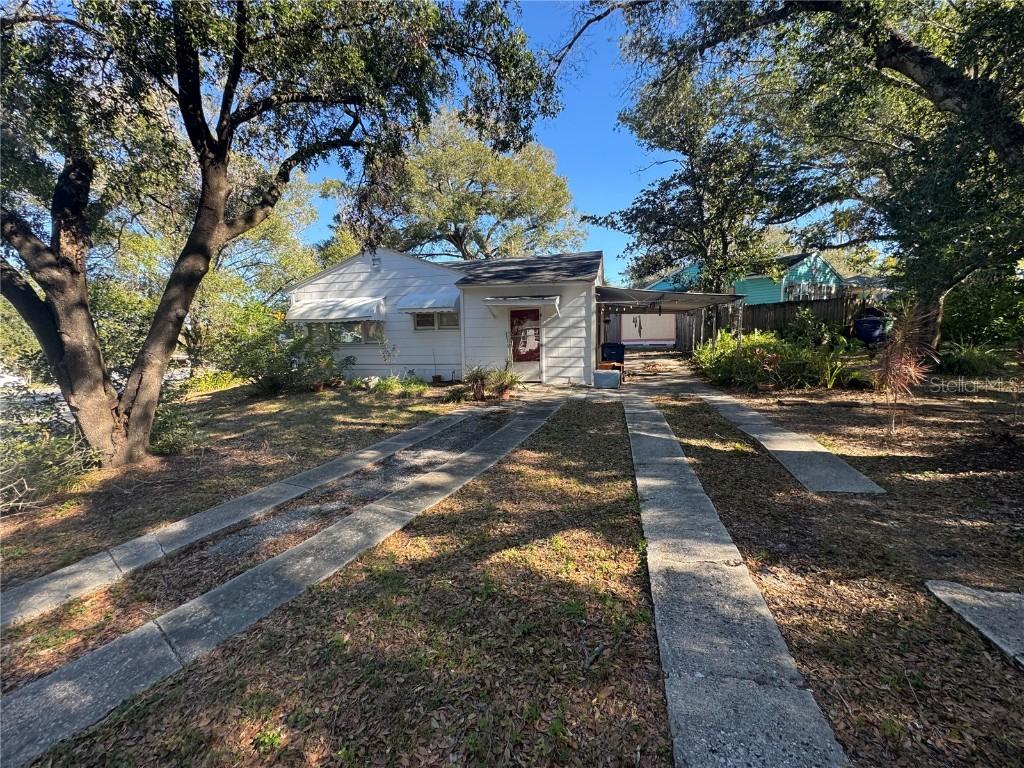 2102 E Howell St., Tampa, FL 33610