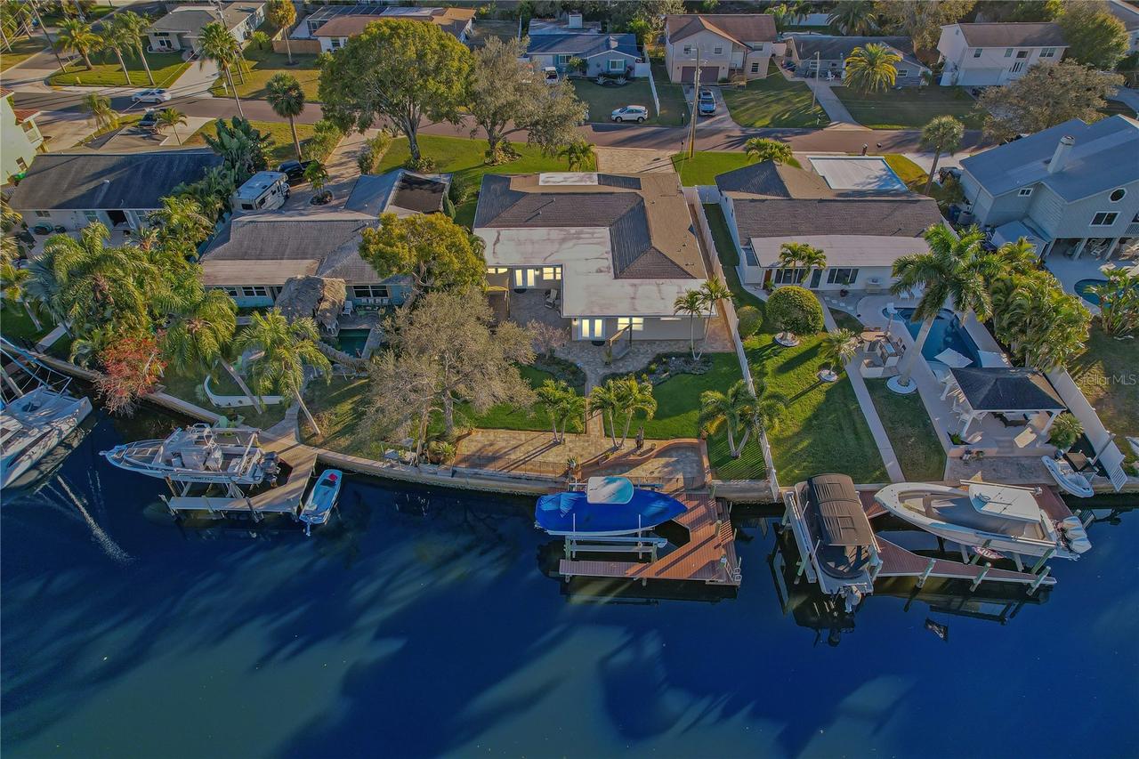 335 Crosswinds Dr., Palm Harbor, FL 34683