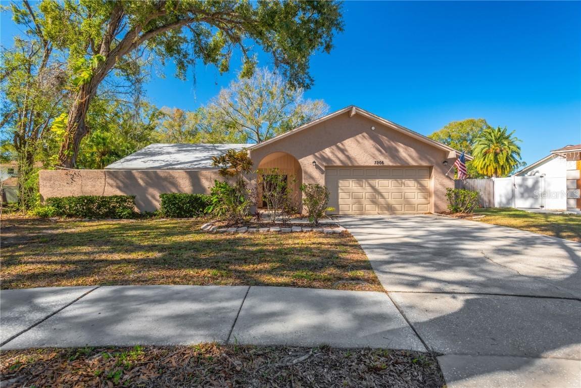 3206 Shady Glen Cir., Tampa, FL 33618