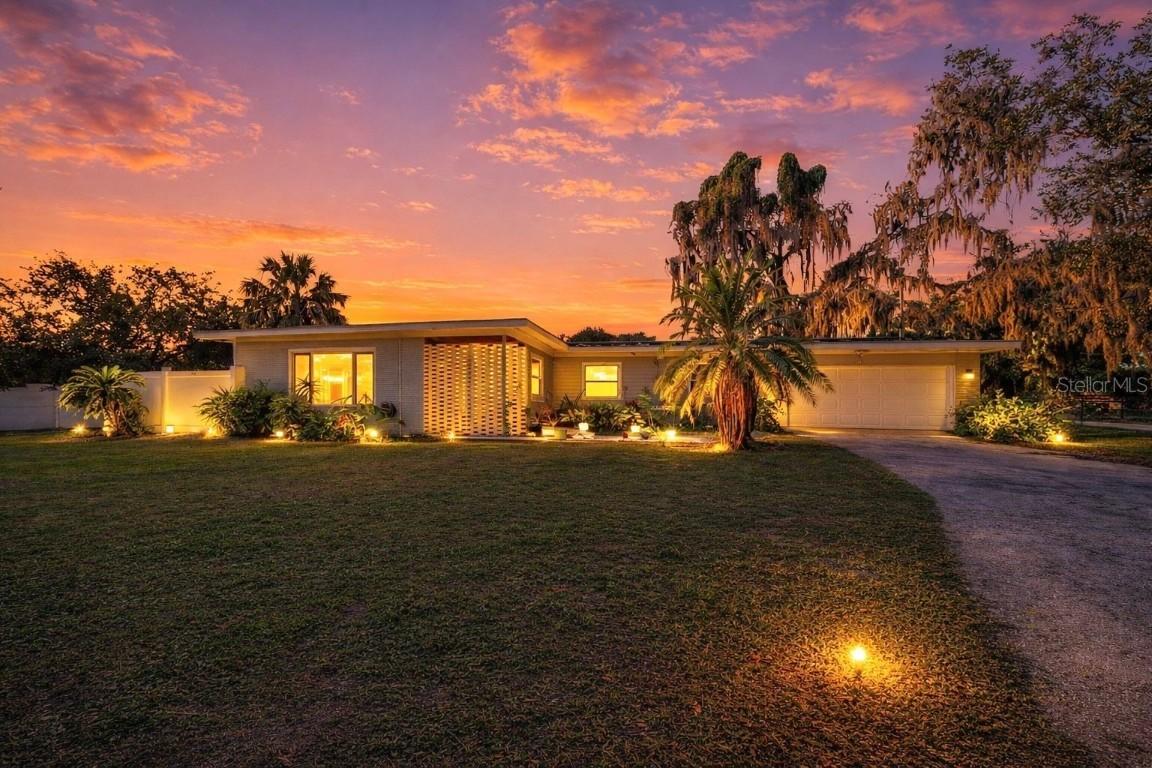 913 Helena Dr., Brandon, FL 33511