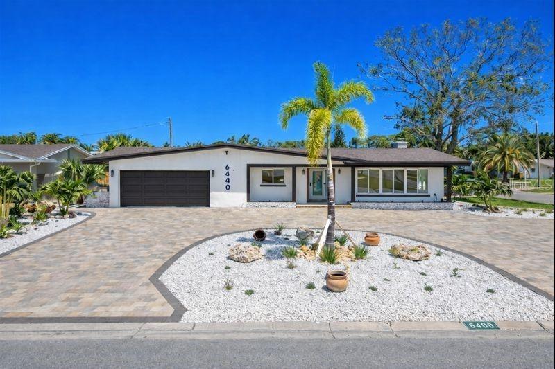 6400 Mockingbird Way, St Petersburg, FL 33707