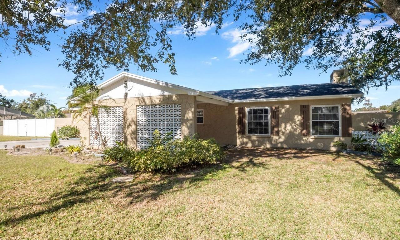 520 Rooks Rd., Seffner, FL 33584