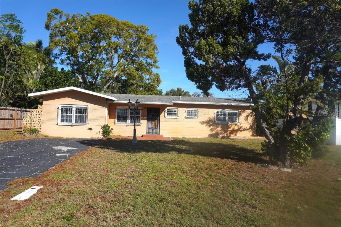 385 Dolphin Ave., St Petersburg, FL 33705