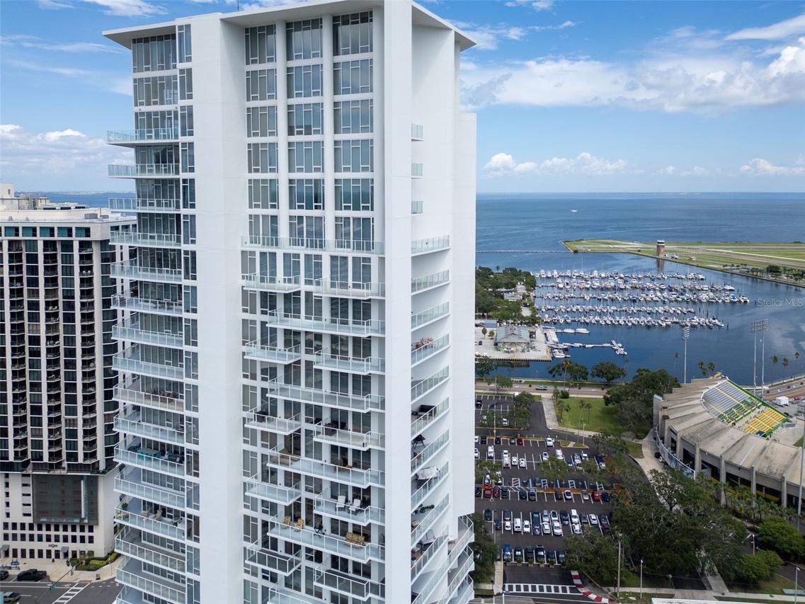 175 1st St. #702, St Petersburg, FL 33701