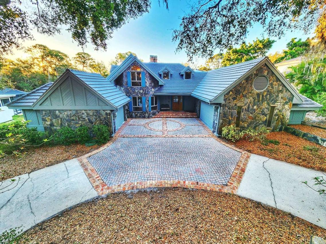 3522 Shoreline Cir., Palm Harbor, FL 34684