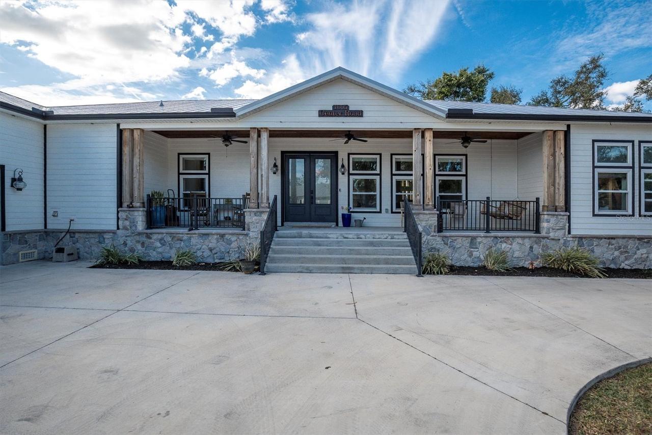 1605 Center Rd., Terra Ceia, FL 34250