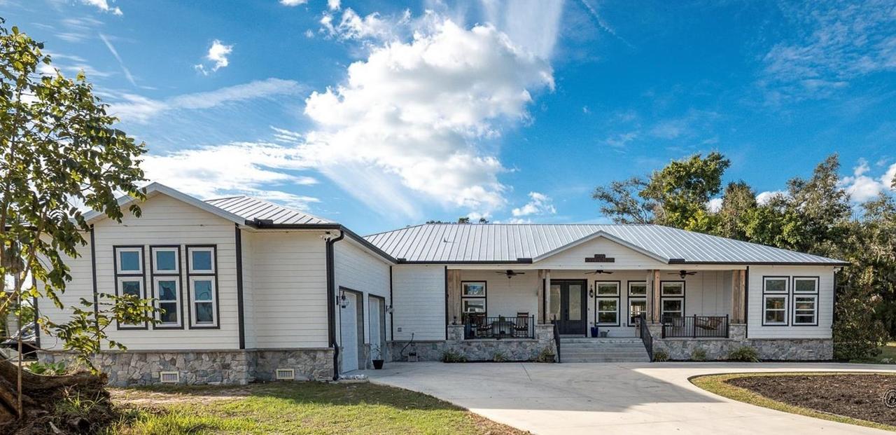 1605 Center Rd., Terra Ceia, FL 34250