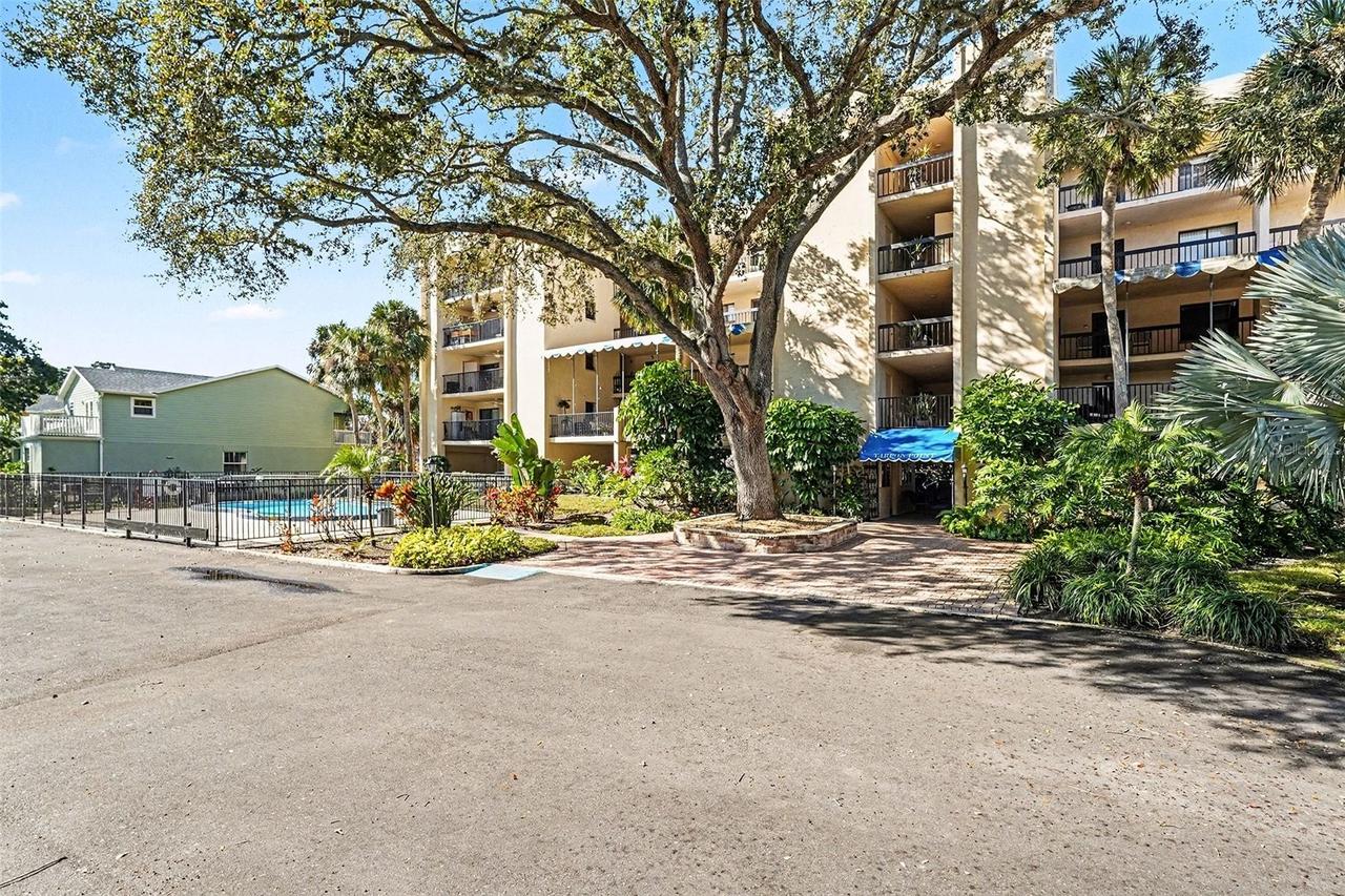 303 Tarpon Point, Tarpon Springs, FL 34689