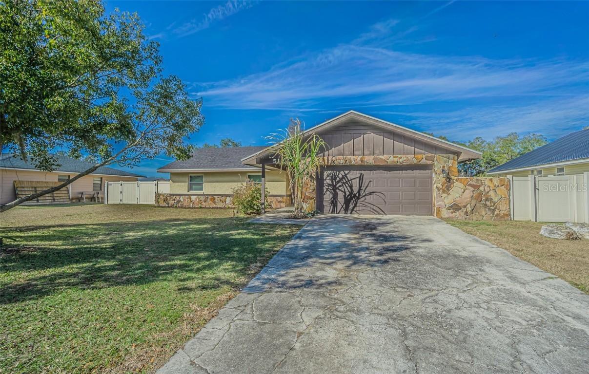 5111 Willowbrook Ln., Lakeland, FL 33811