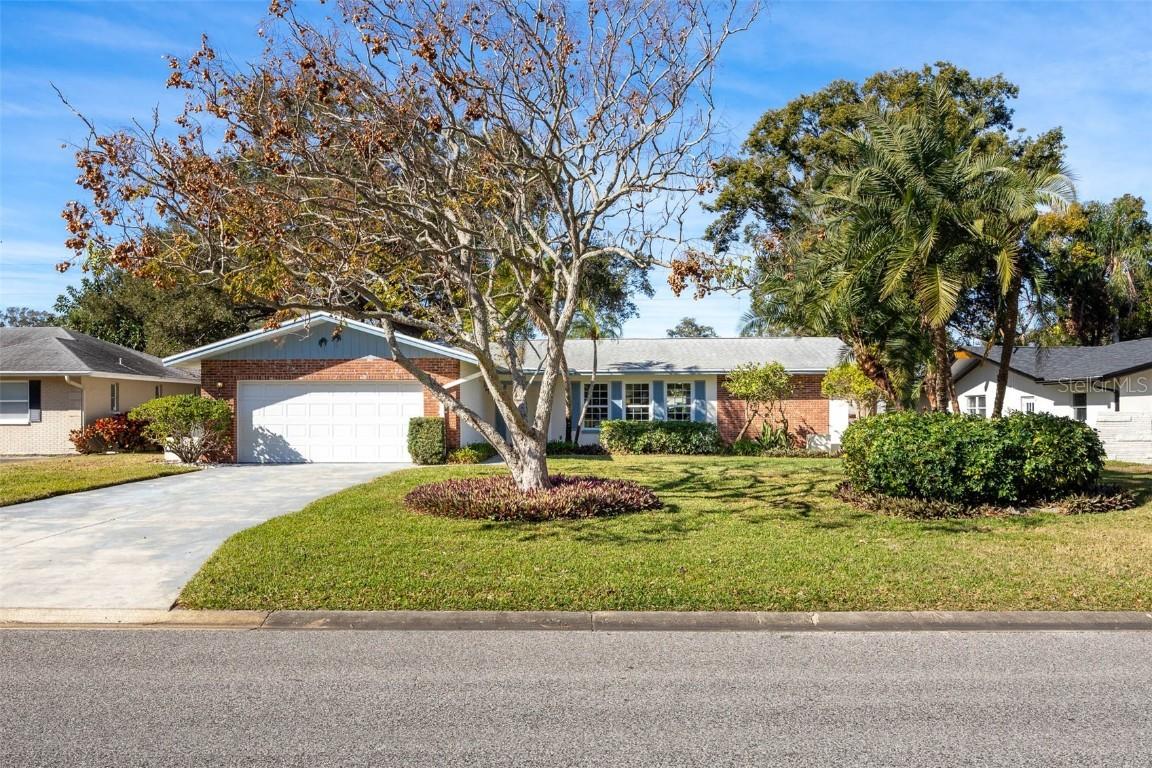 2346 Sarazen Dr, Dunedin, FL 34698