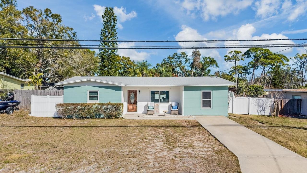 66 Lake Shore Dr., Palm Harbor, FL 34684