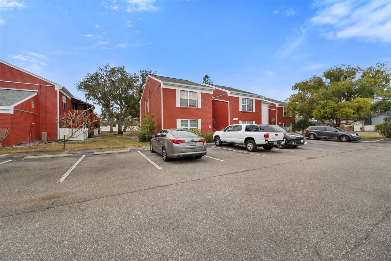 1290 83rd Ave. #B, St Petersburg, FL 33702