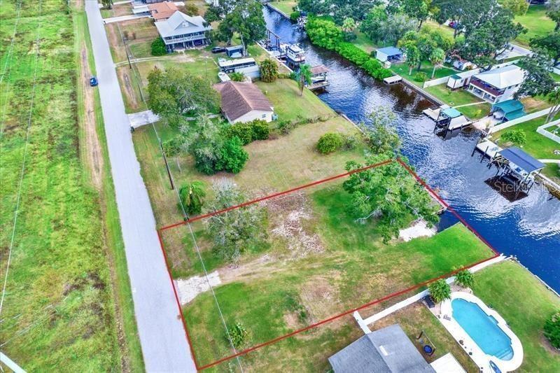 9924 Peninsular Dr., Gibsonton, FL 33534
