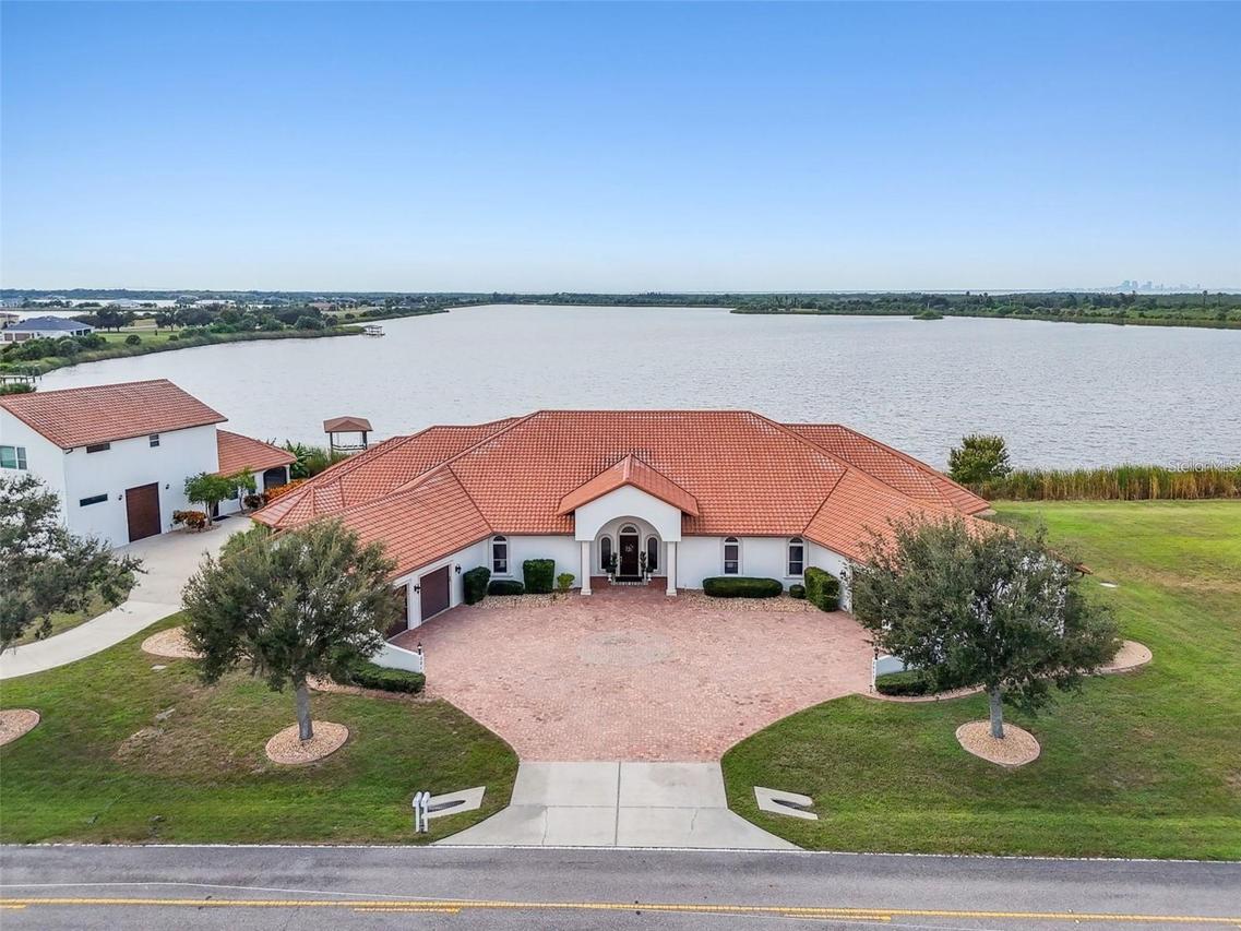 3215 Gulf City Rd., Ruskin, FL 33570