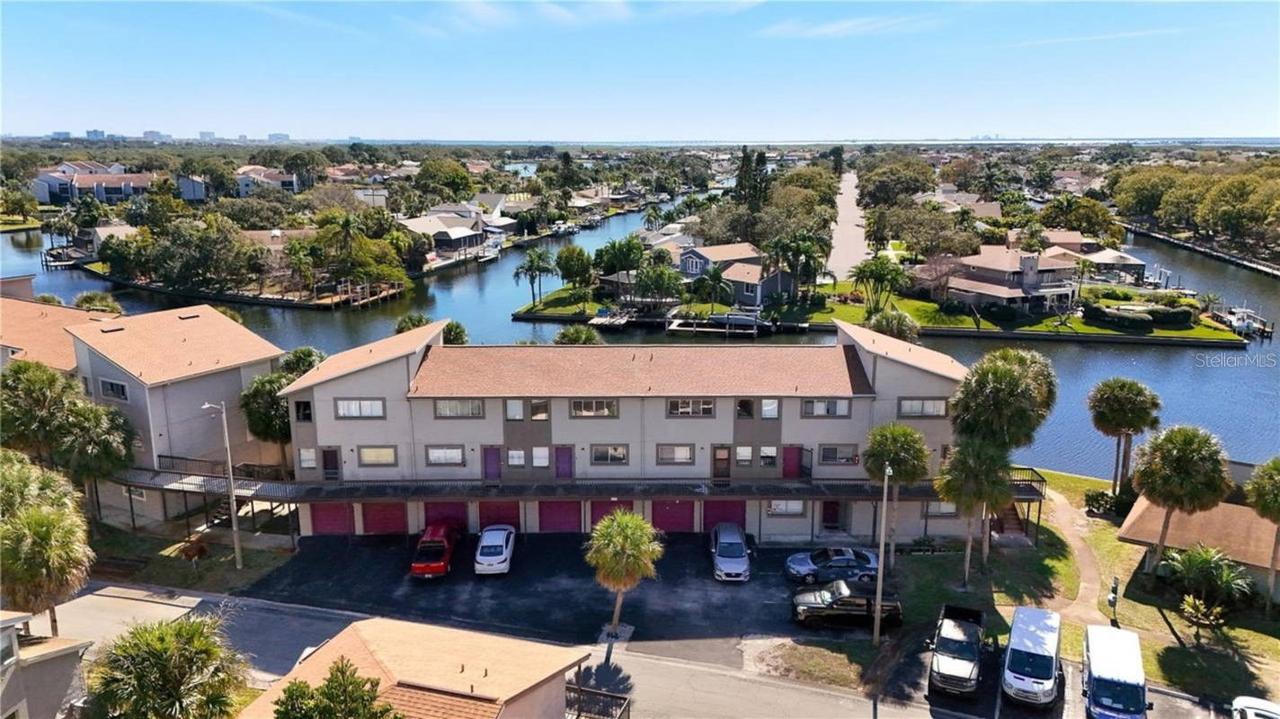 6315 Newtown Cir. #15B3, Tampa, FL 33615