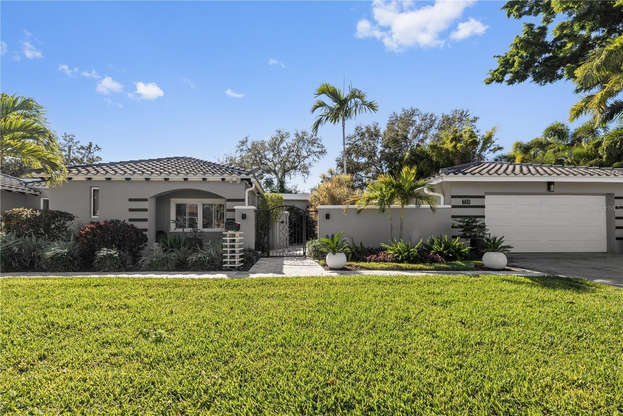 720 Brightwaters Blvd., St Petersburg, FL 33704