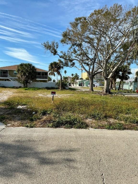 13354 2nd St E, Madeira Beach, FL 33708