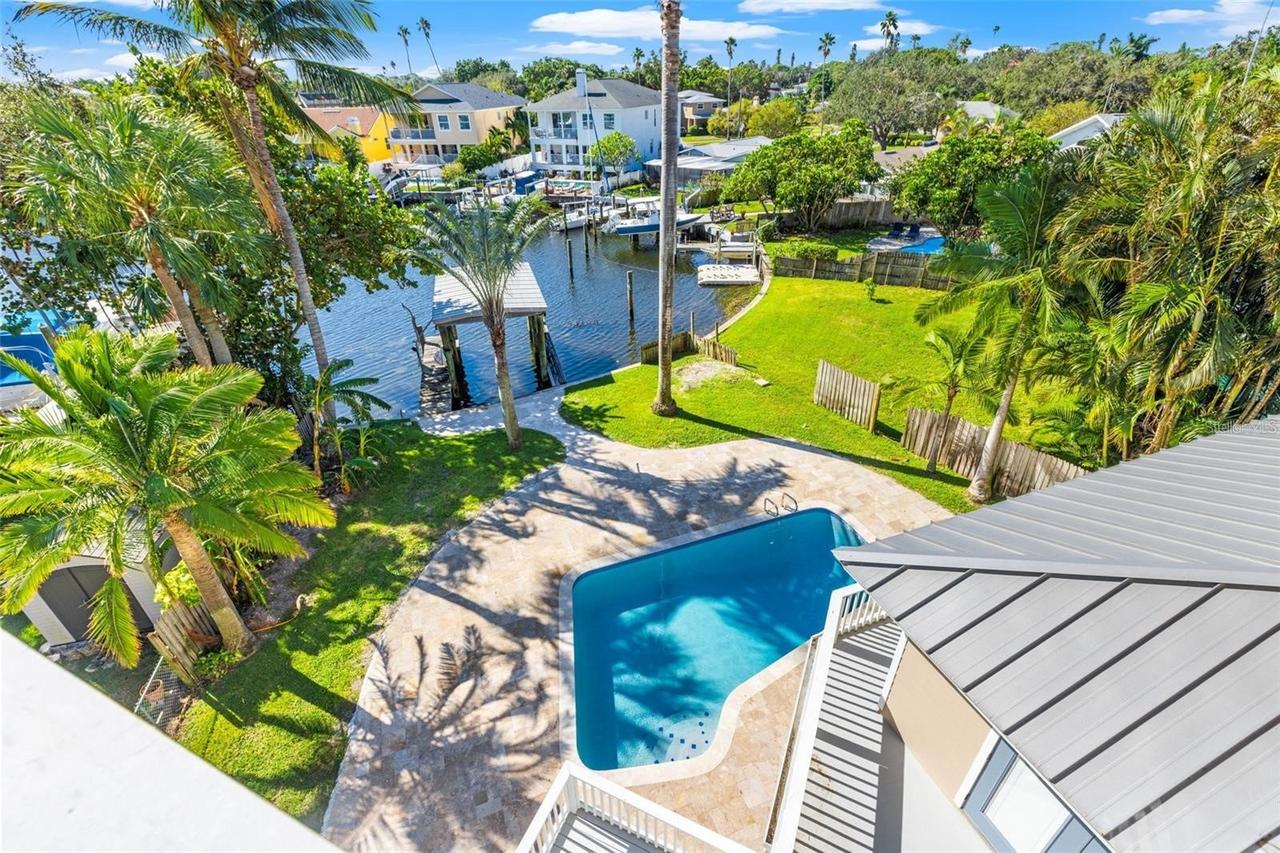 1902 Arrowhead Dr., St Petersburg, FL 33703