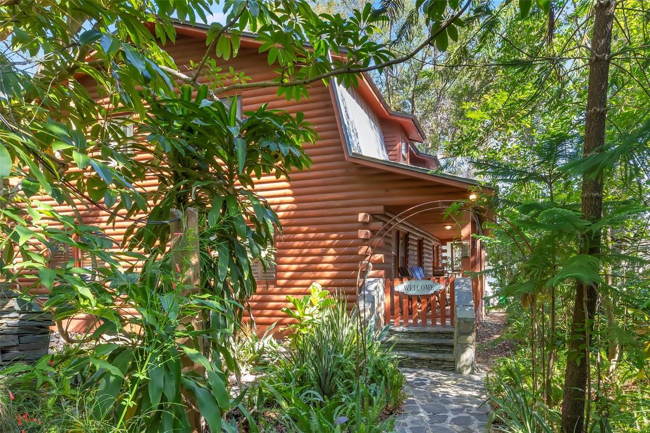 809 Cardinal Ave., Palm Harbor, FL 34683