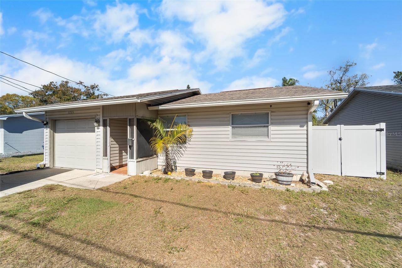 1221 36th Ter., St Petersburg, FL 33704