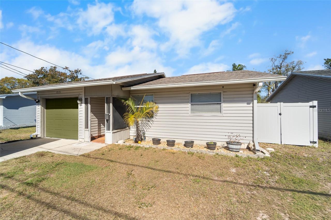 1221 36th Ter., St Petersburg, FL 33704