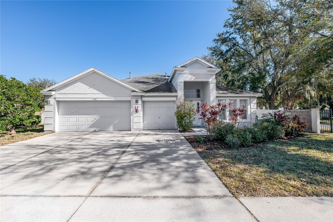 1128 Helmsdale Dr., Wesley Chapel, FL 33543