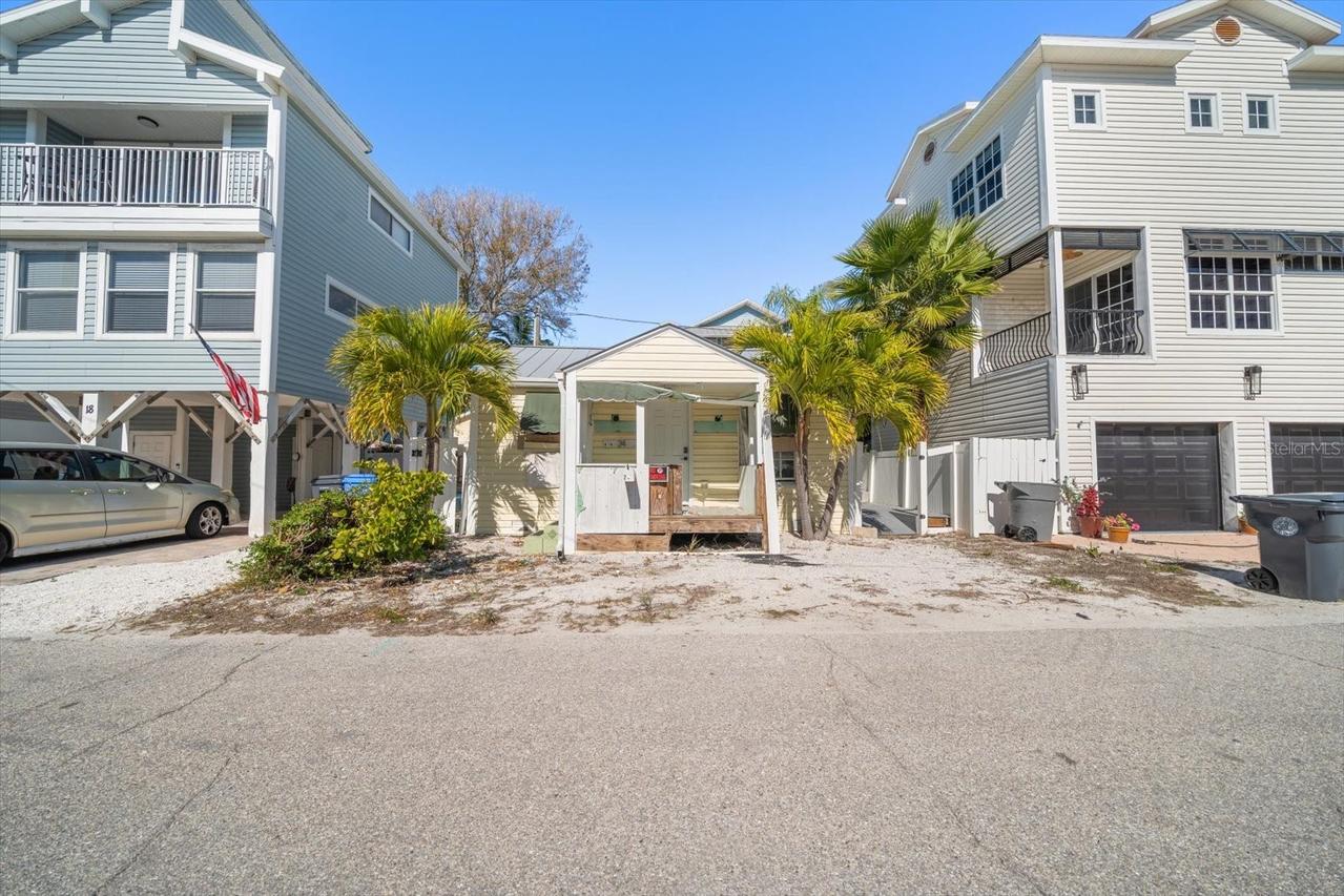 24 80th Ter., Treasure Island, FL 33706