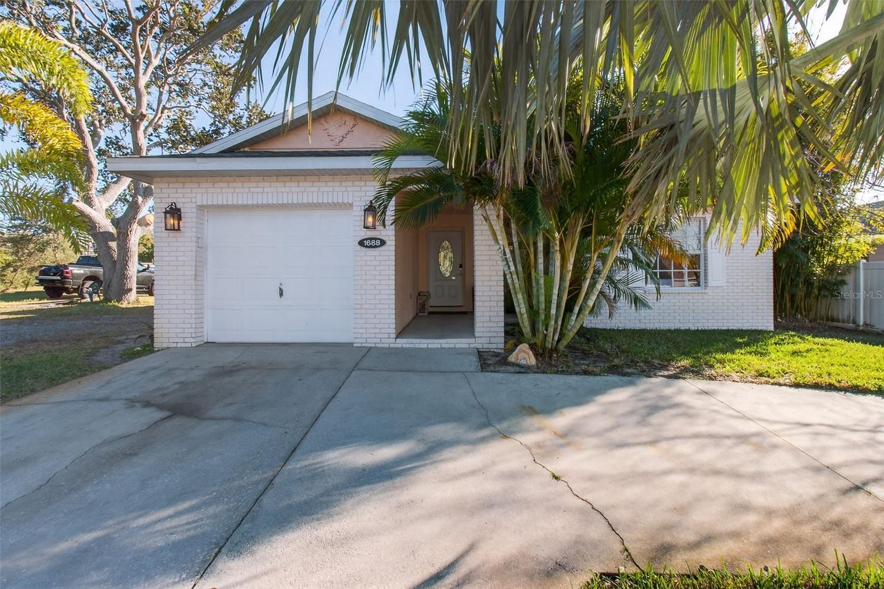 1688 Taylor Lake Cir., Largo, FL 33778