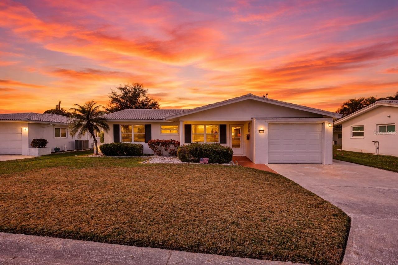 9208 142nd St., Seminole, FL 33776