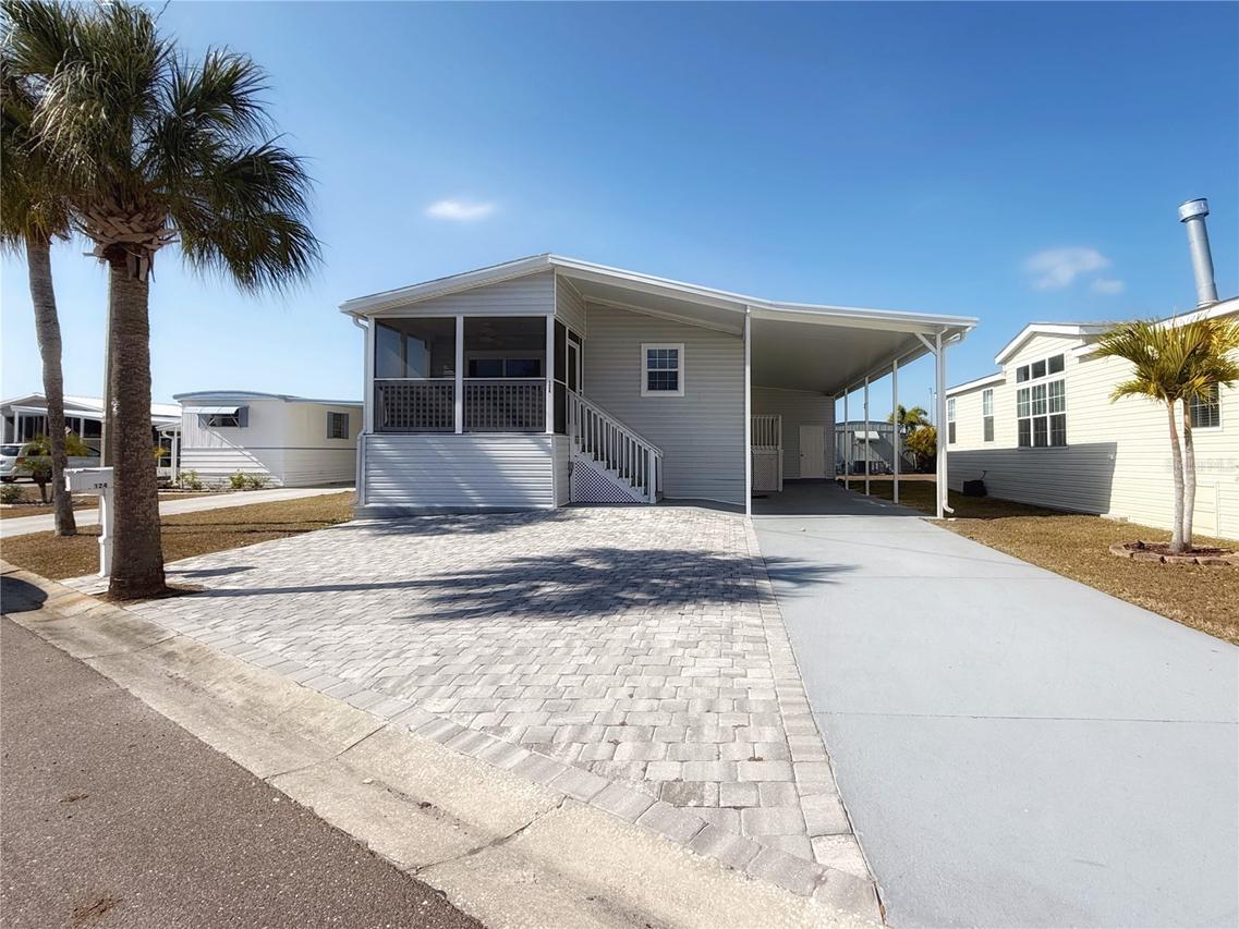 124 E Saint Annes Cir., Apollo Beach, FL 33572