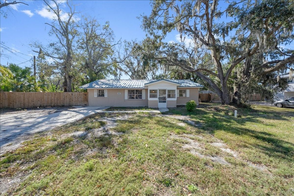 205 2nd Ave., Ruskin, FL 33570