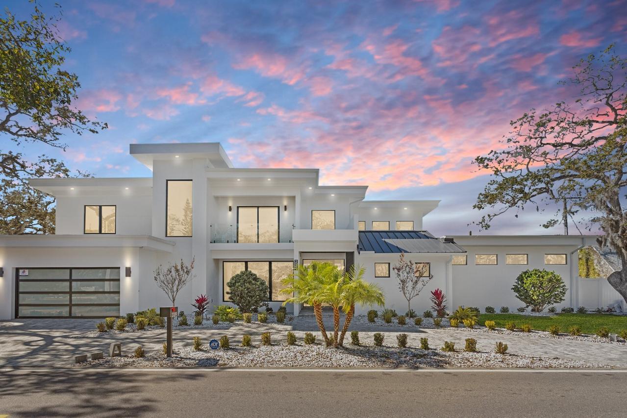 2089 Arlington St., Sarasota, FL 34239