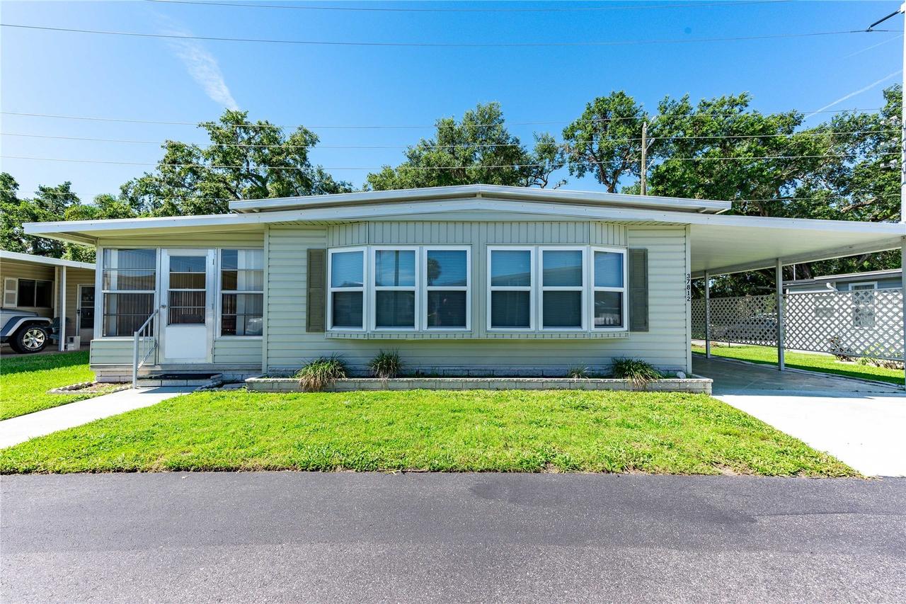 37812 Valencia Ave., Zephyrhills, FL 33541