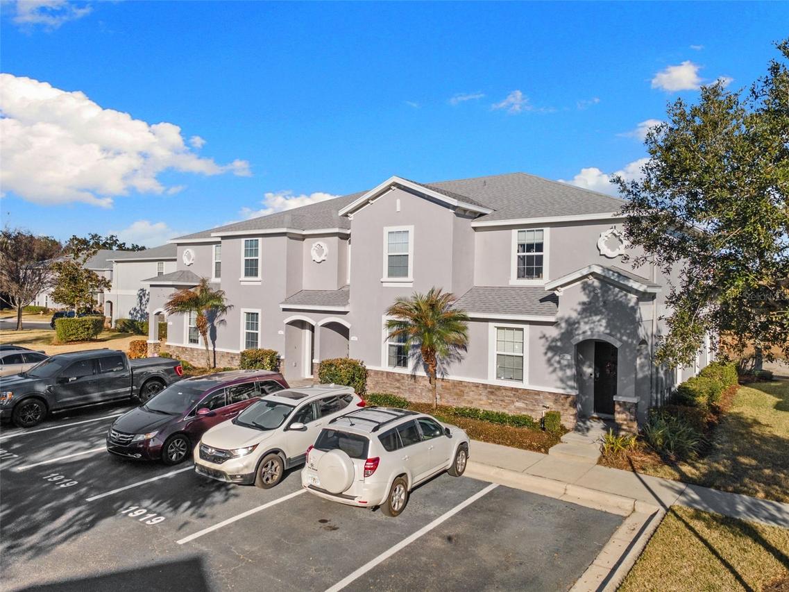 1919 Greenwood Valley Dr., Plant City, FL 33563