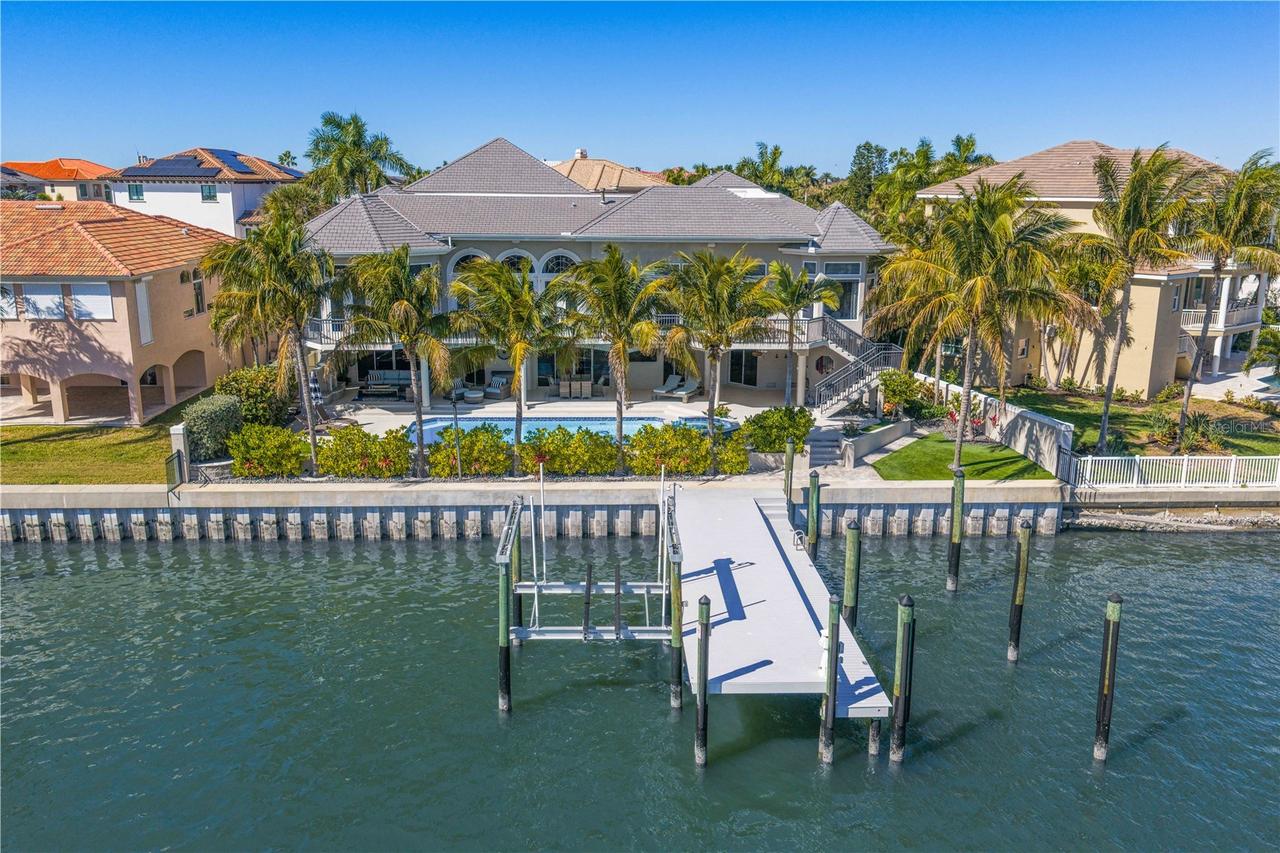 6103 Pasadena Point Blvd., Gulfport, FL 33707