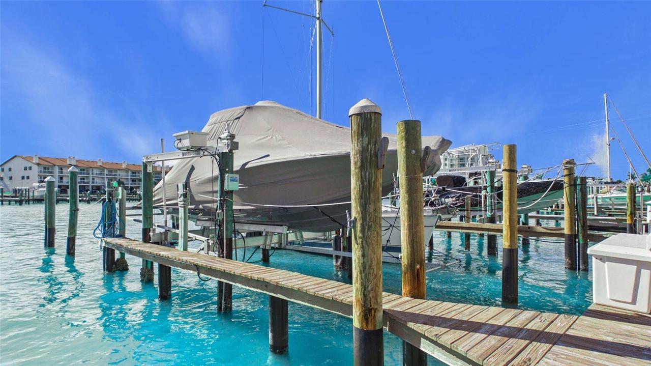 121 1st St. #109, Tierra Verde, FL 33715