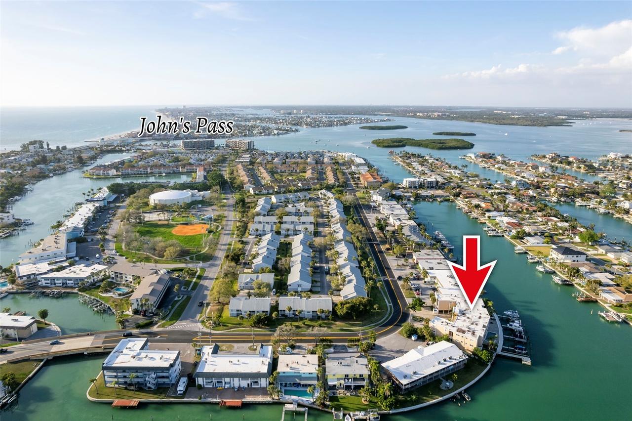 11605 3rd St. #207, Treasure Island, FL 33706