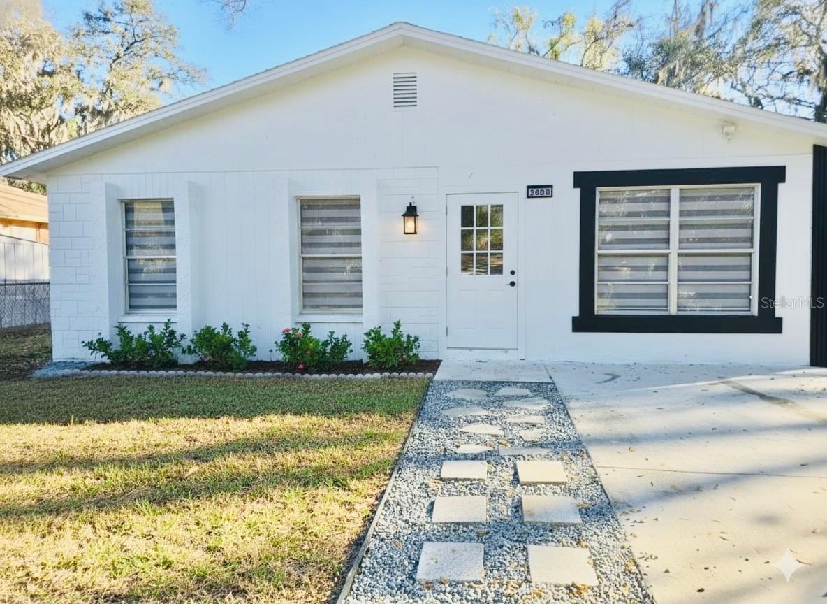 3805 E Crenshaw St., Tampa, FL 33604