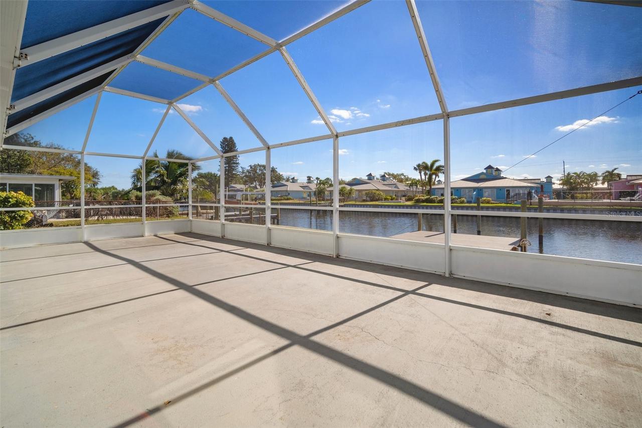 910 Spindle Palm Way, Apollo Beach, FL 33572