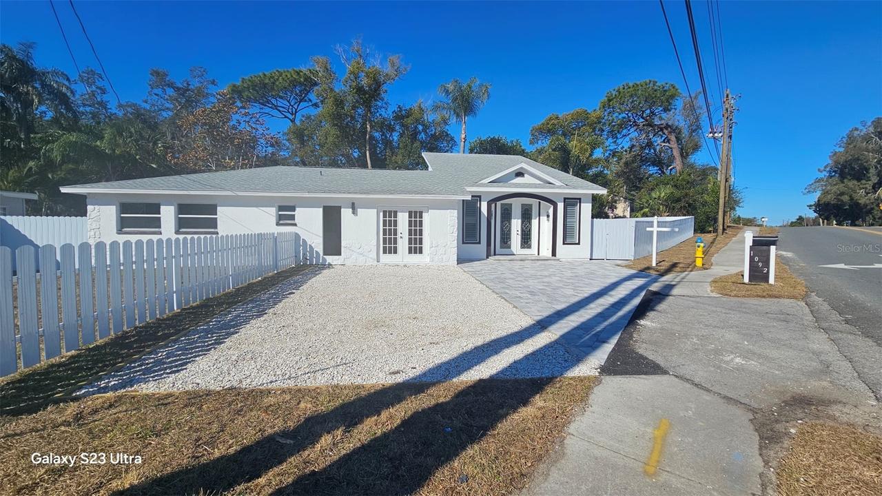 1092 N Florida Ave., Tarpon Springs, FL 34689