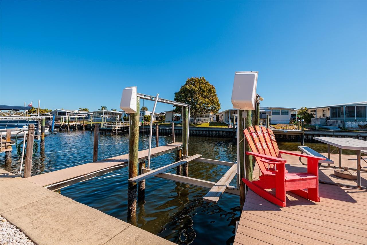 134 Americana Ct. #216, St Petersburg, FL 33702