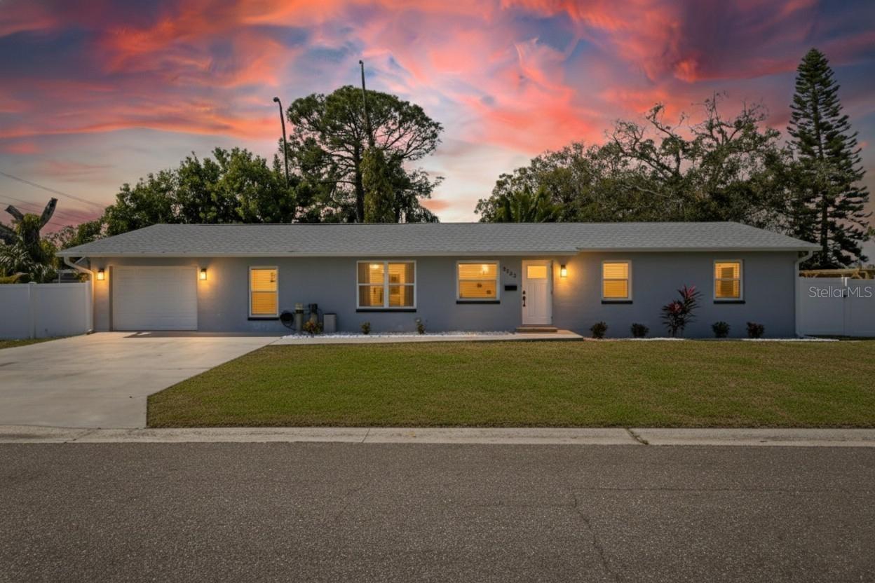 8050 Carolyn St., St Petersburg, FL 33702