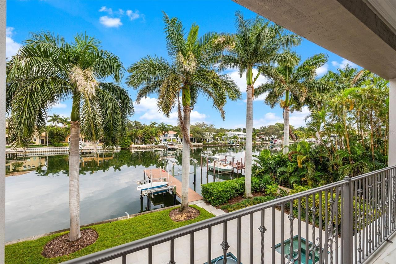 851 Brightwaters Blvd., St Petersburg, FL 33704