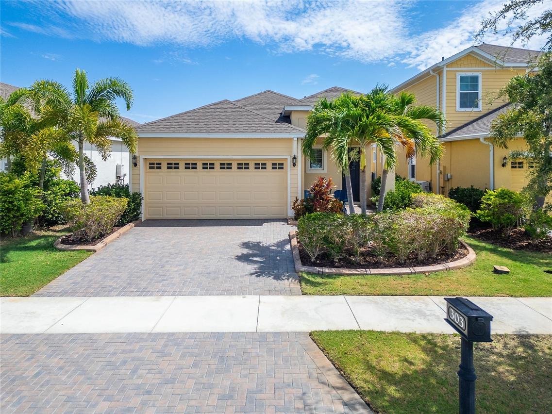 303 Blackrock Ln., Apollo Beach, FL 33572