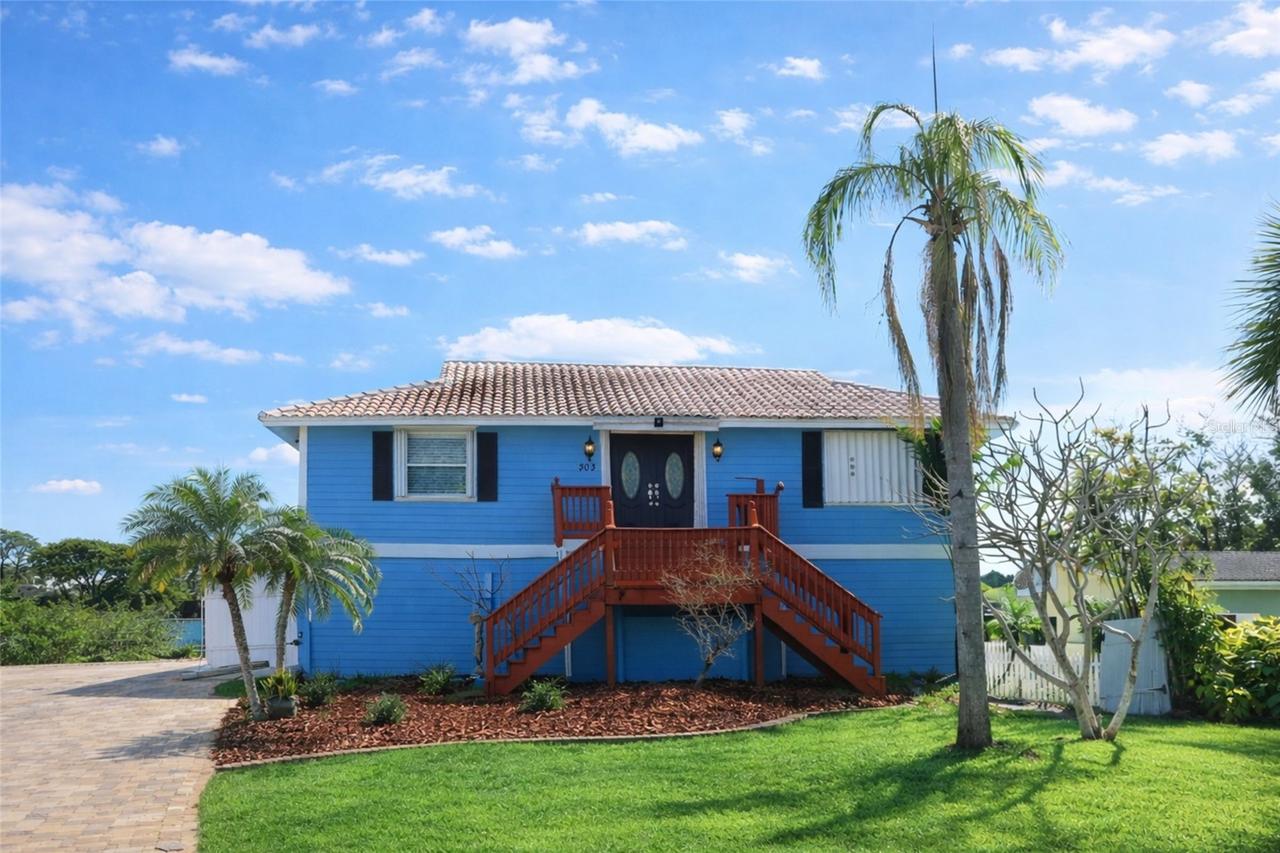 303 Lagoon Dr., Palm Harbor, FL 34683