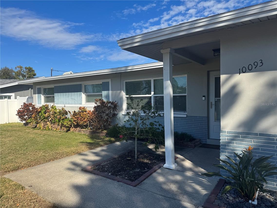 10093 Santiago Ct., Seminole, FL 33776