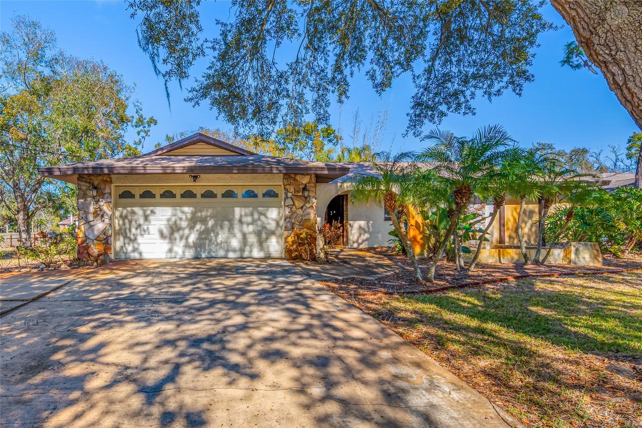 869 Seminole Blvd., Tarpon Springs, FL 34689