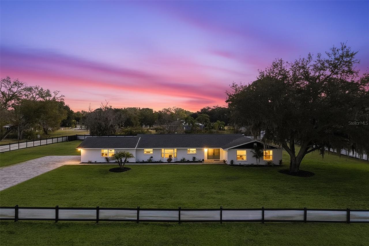 2338 Meadowbrook Dr., Lutz, FL 33558